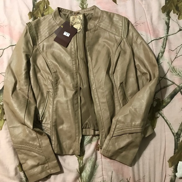 Jackets & Blazers - Jacket